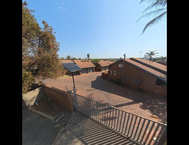 3 BEDROOM TOWNHOUSE FOR SALE IN BIRCH ACRES